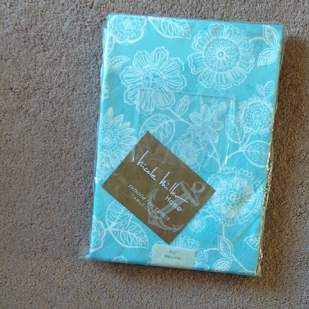 Nicole Miller Home Blue Floral Tablecloth New.  NWOT Indoor Or Outdoor  SALE
